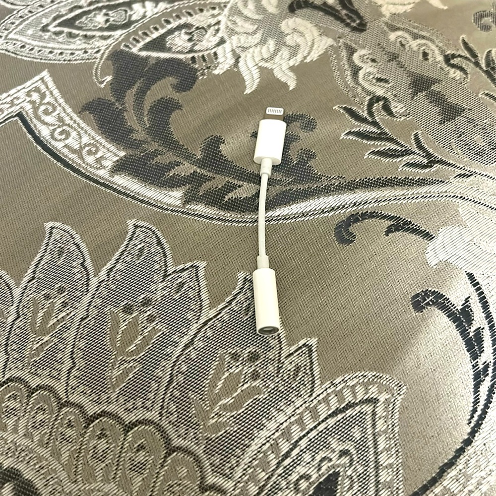 Lightning to 3.5 mm Headphone Jack Adapter